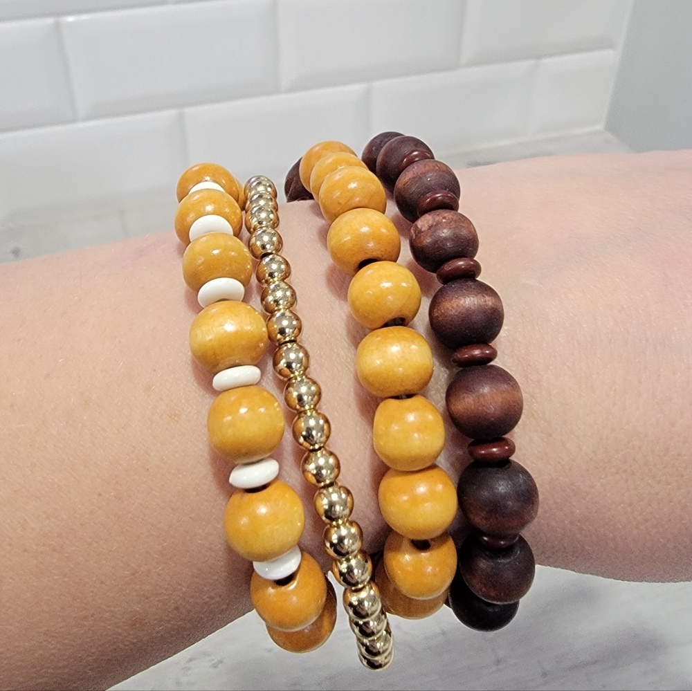 NWT Joe Fresh Beaded Bracelet Set Wooden Stackable Heart Charm Stretchy Boho - Picture 3 of 14